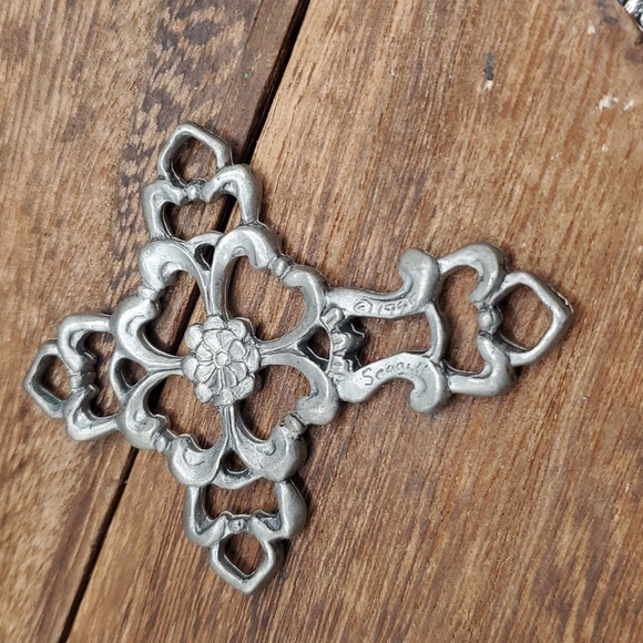 Victorian‎ cathedral cross pendant seagall